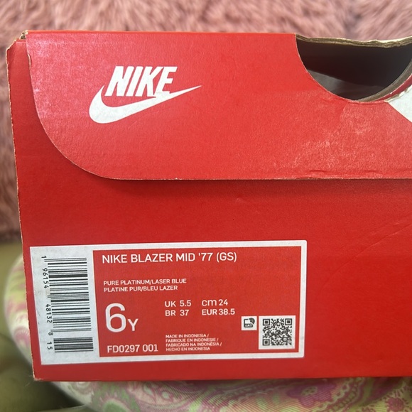 Nike Blazer Mid ‘77 (GS) - big kids size 6Y; (cm=24) women’s sizing in photos - Picture 10 of 14